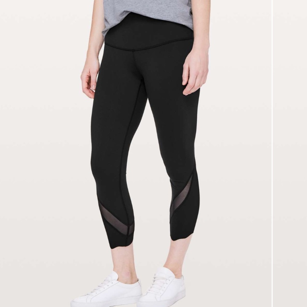 Lululemon Wunder Under Crop II (Special Edition) *Scallop 23"
Black